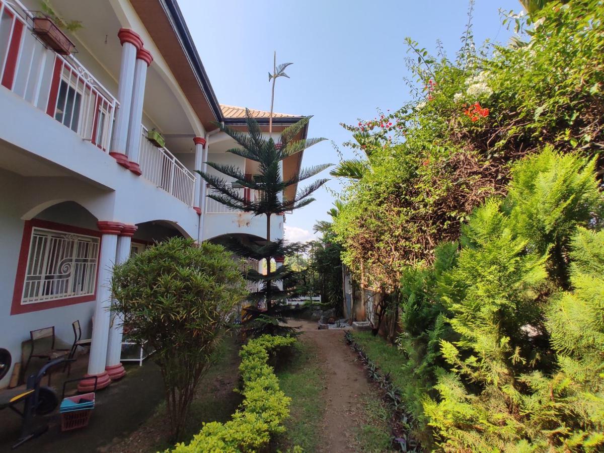 Residence Jardin Tropical Yaounde Bagian luar foto