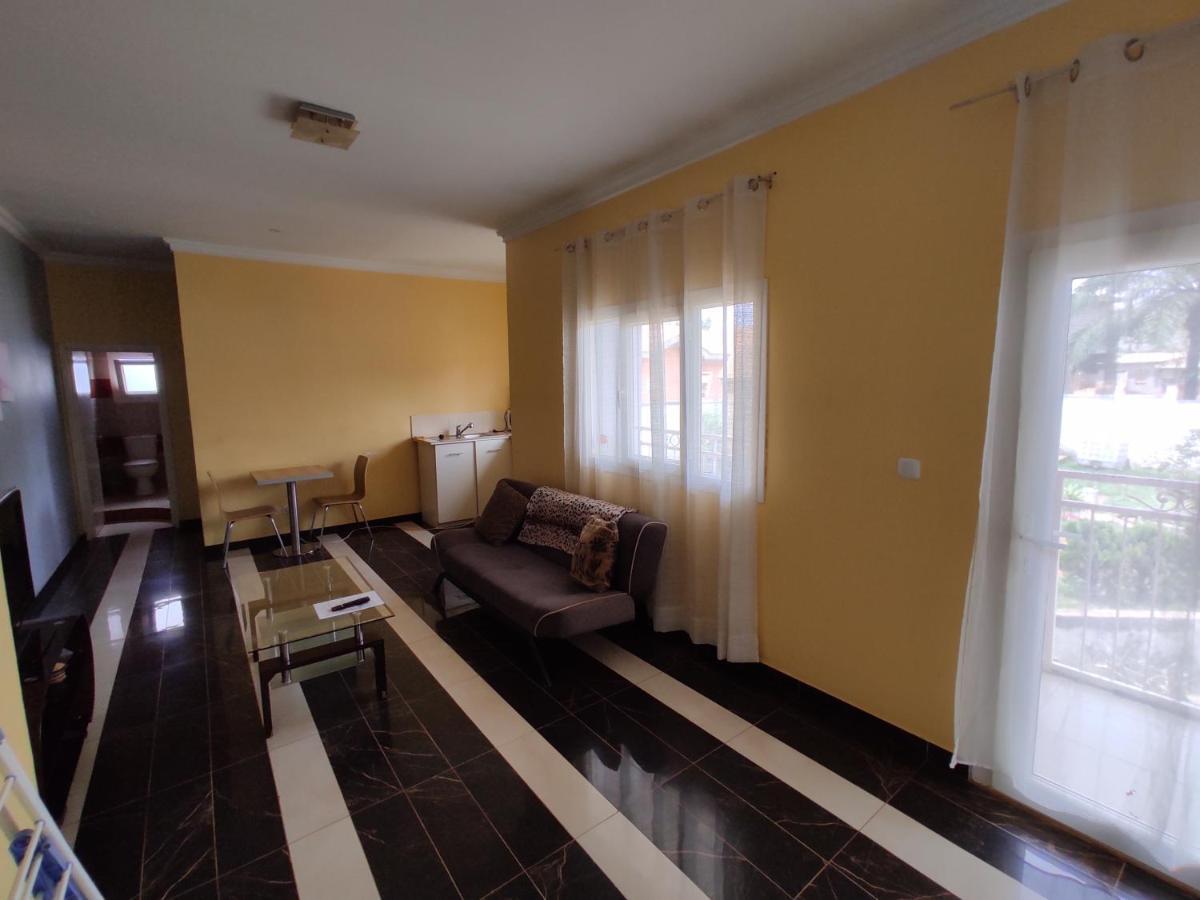 Residence Jardin Tropical Yaounde Bagian luar foto