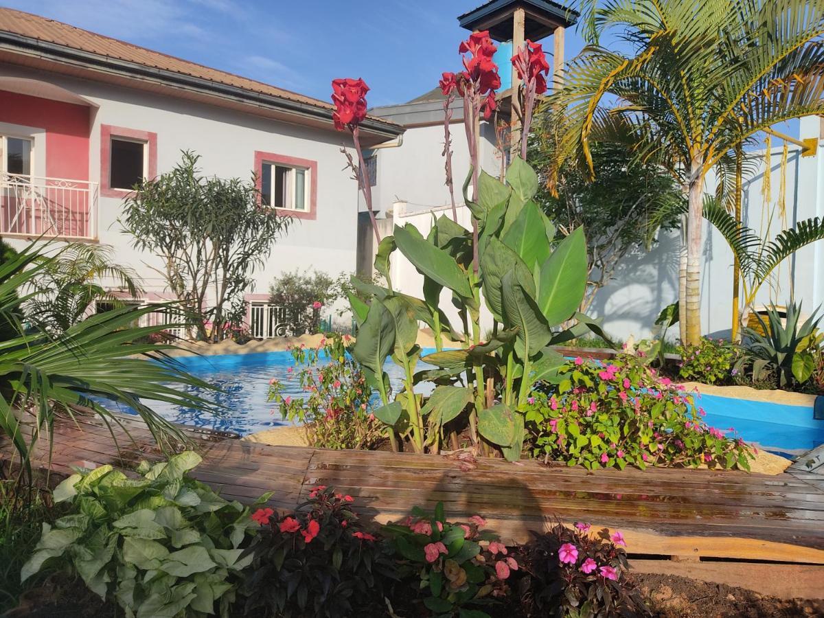 Residence Jardin Tropical Yaounde Bagian luar foto