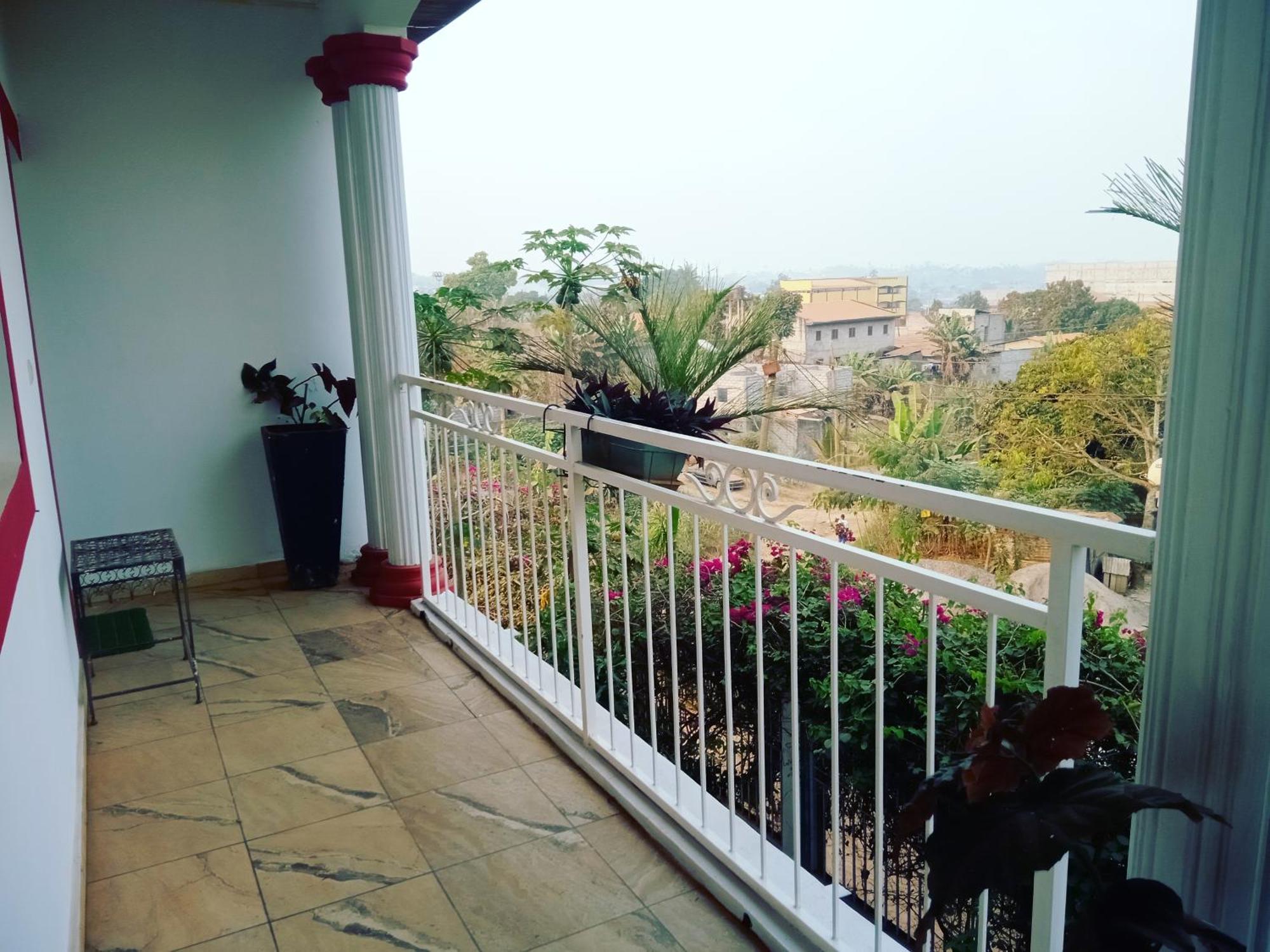 Residence Jardin Tropical Yaounde Bagian luar foto