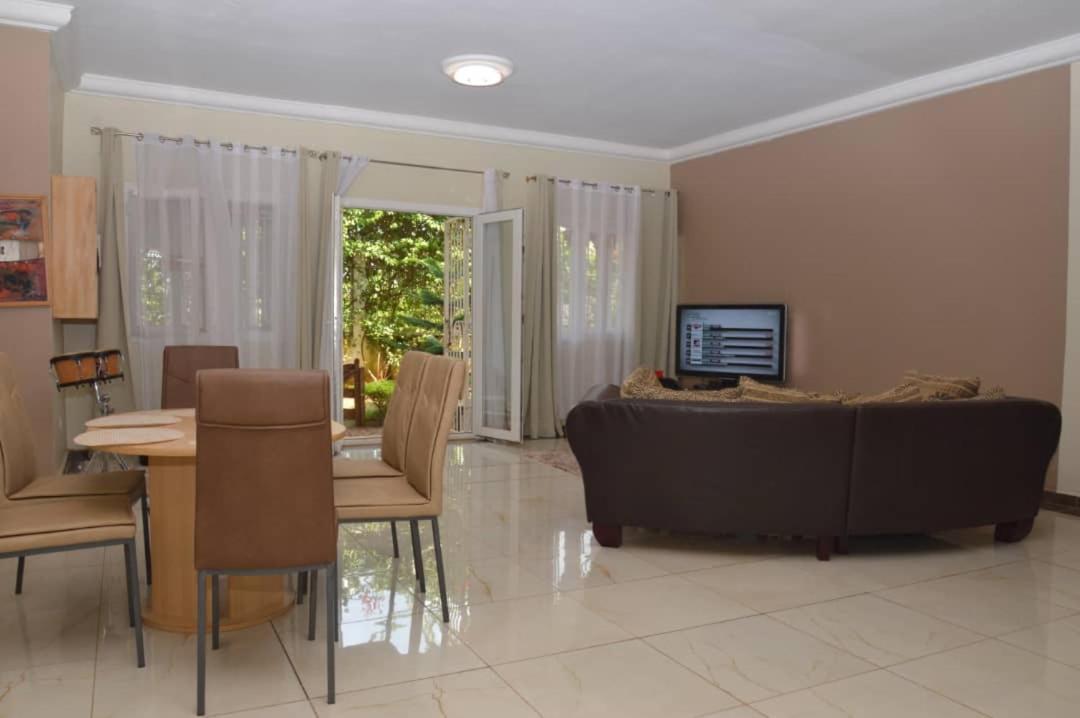 Residence Jardin Tropical Yaounde Bagian luar foto