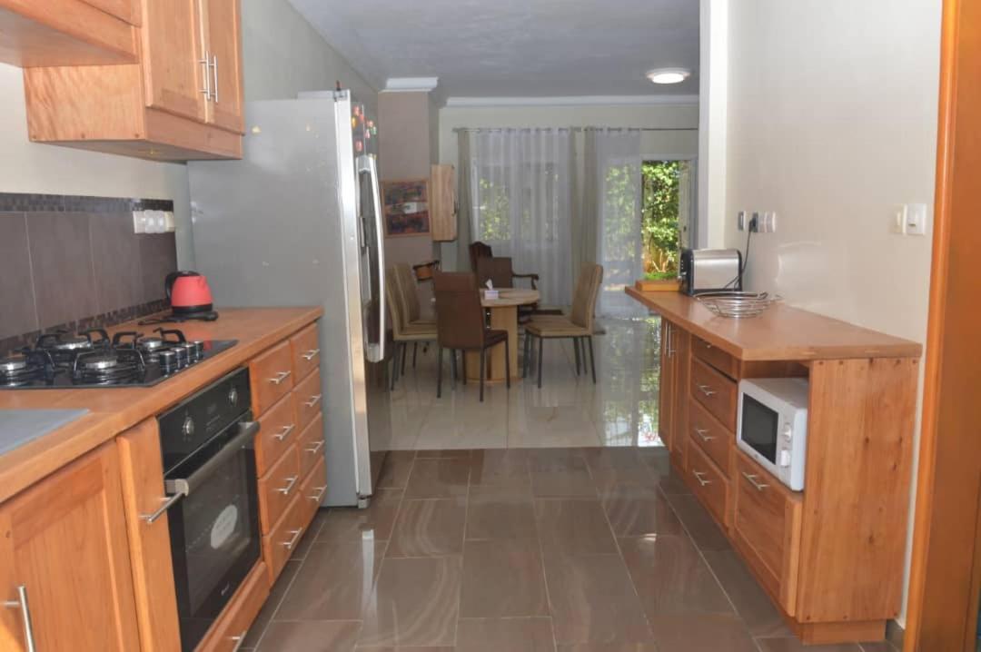 Residence Jardin Tropical Yaounde Bagian luar foto
