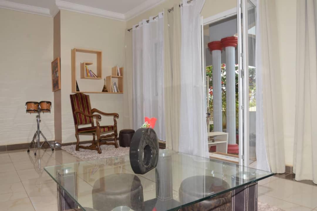 Residence Jardin Tropical Yaounde Bagian luar foto