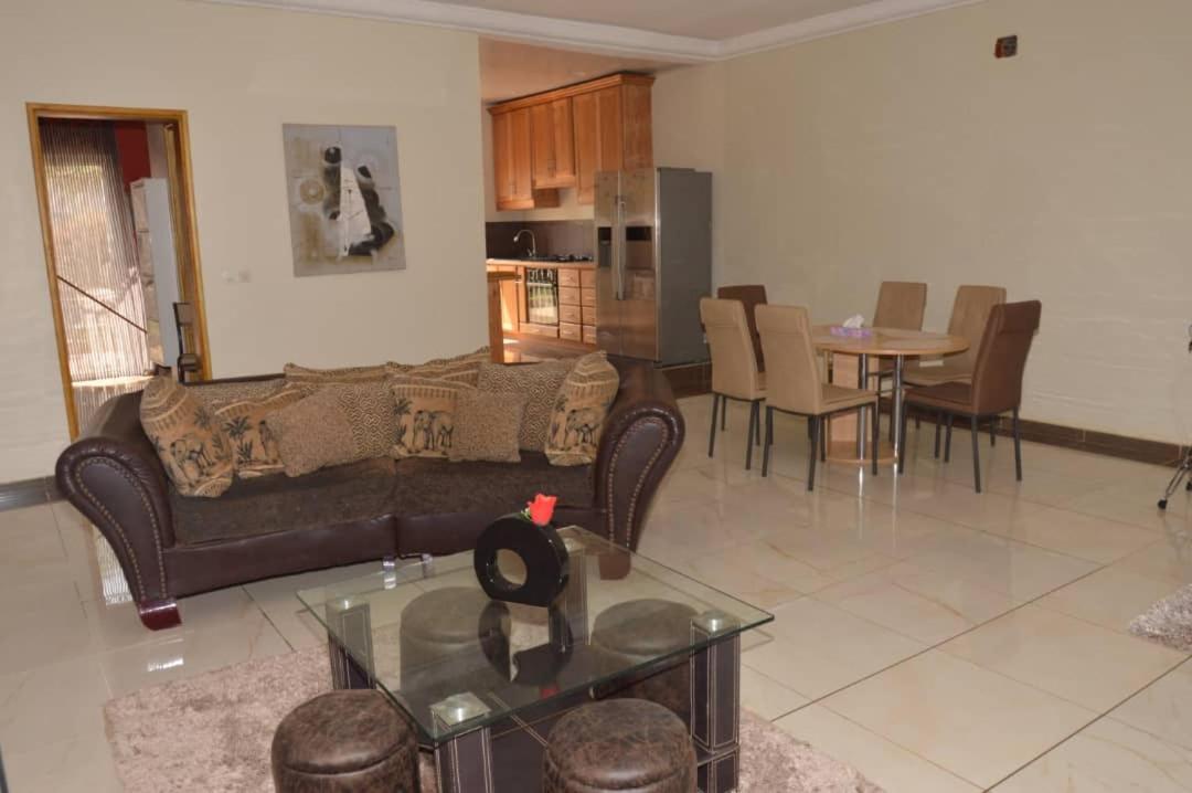 Residence Jardin Tropical Yaounde Bagian luar foto